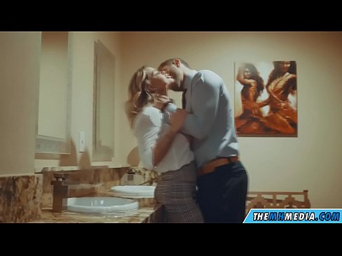 ❤️ Quando uma loira peituda o seduz numa casa de banho pública ️ Porno real vídeo em pt.analpics.ru ﹏